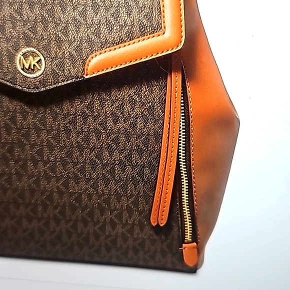 Michael Kors Signature/Logo Zip Backpack. BN - Picture 3 of 7